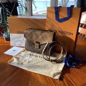 Louis Vuitton Pochette Métis Reverse